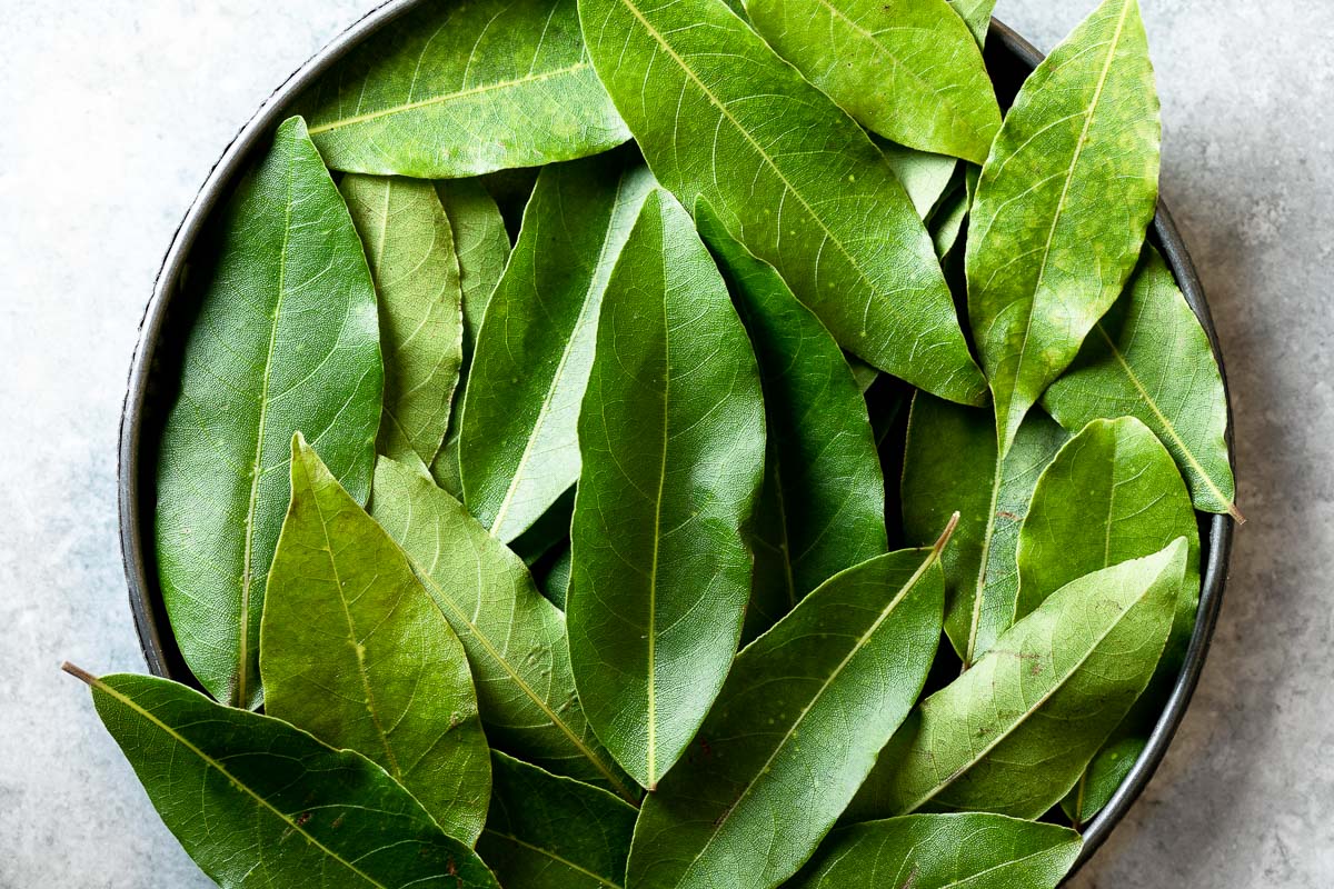 How to Use Bay Leaf Substitutes for Perfectly Flavored Meals